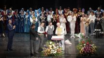 «Ռոմեո և Ջուլիետ» բալետային ներկայացումից հետո շնորհավորանքներ՝ Օլեգ Վինոգրադովին