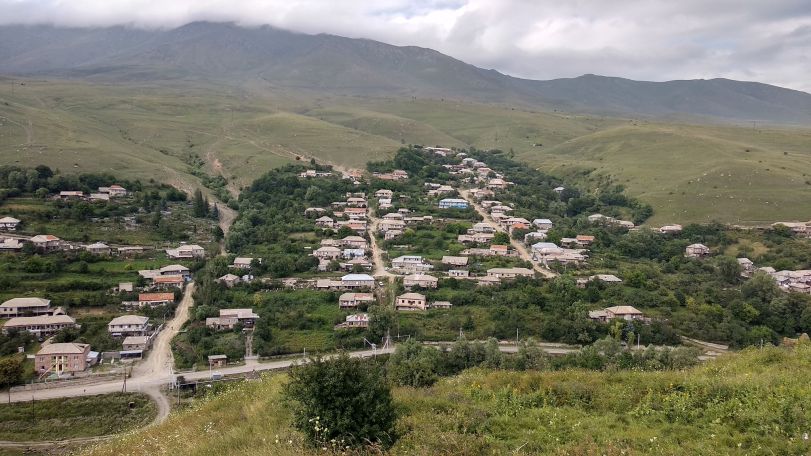 В армянском селе Гетик мужчина упал под трактор и умер