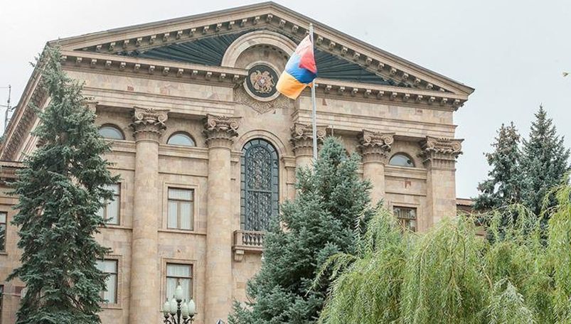 Ռոբերտ Հայրապետյան. Բերձորի ֆոնին կարևորը առյուծի արձանիկն է