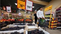 Ռուսաստանցիների կեսն ակնկալում է, որ առաջիկա ամիսներին սննդի և հագուստի ծախսերը կավելանան