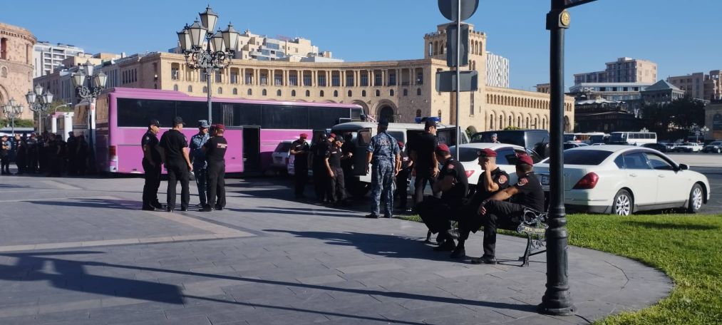 Heavy police presence seen outside Armenian government