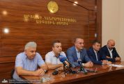 Арцахских депутатов в Ереване заверили: в повестке нет документа, который может нанести вред Арцаху или Армении