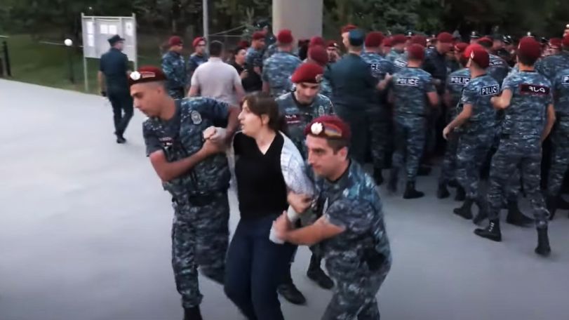 Ո՞ւմ եք դուր գալիս, որ հերոսի մորը քաշում եք. Վարդևանյան