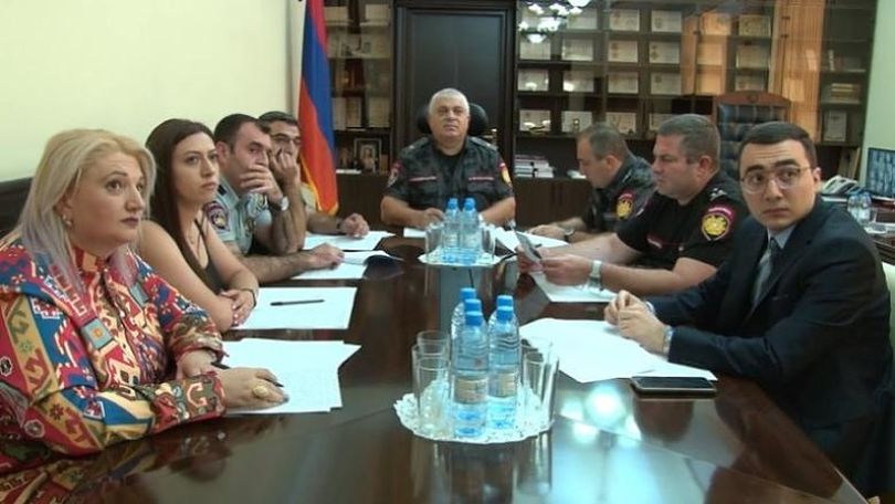 Двух сотрудников Полиции Армении уволили
