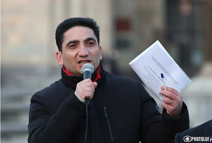 ԵՊՀ-ից հեռացրել են Նաիրի Հոխիկյանին