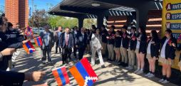 Արցախի ԱԳ նախարարն այցելել է Լոս Անջելեսի Սրբոց Նահատակաց Ֆերահեան ազգային վարժարան