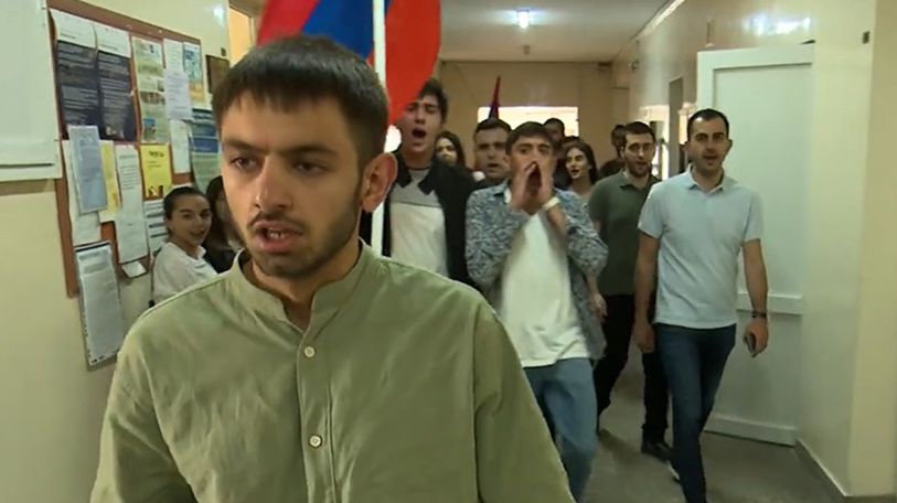 Находящегося под арестом Тарона Манукяна исключили из ЕГУ