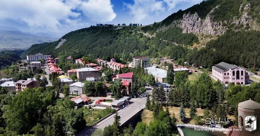 Life returning to normal in Armenian spa town shelled by Azeri forces