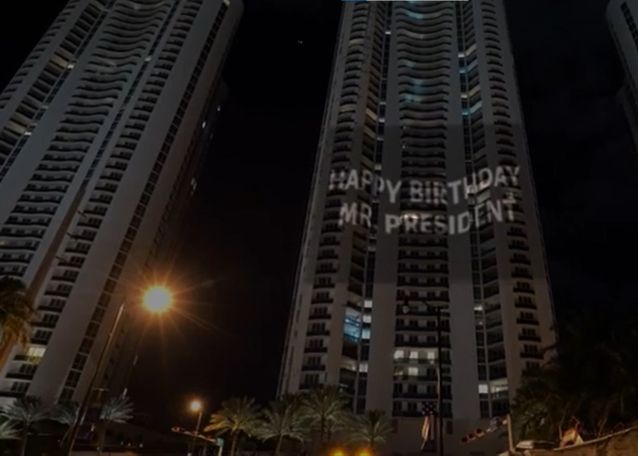 В США поздравили Путина с 70-летним юбилеем проекцией на Trump Tower