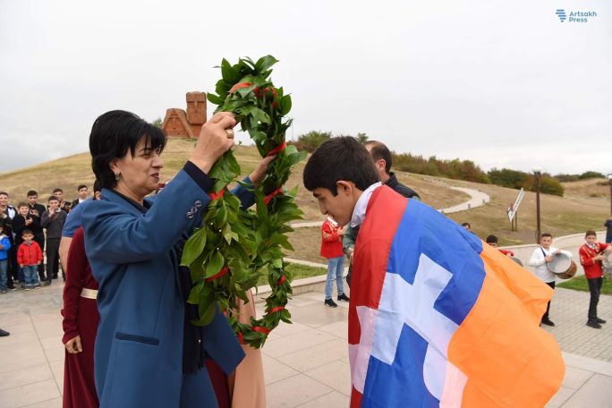 European boxing champion gets hero's welcome in Artsakh