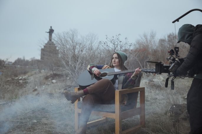 Роза Линн представила новый клип на песню SNAP