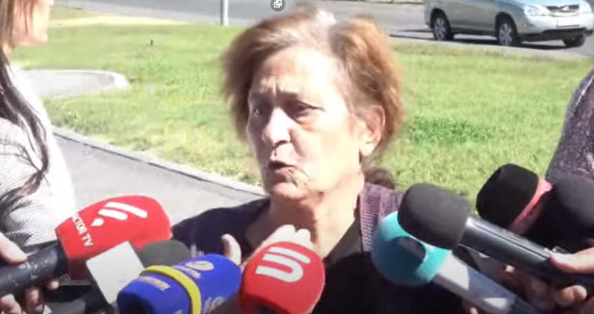 Родственники пропавшего без вести военнослужащего проводят акцию протеста у здания Минобороны Армении