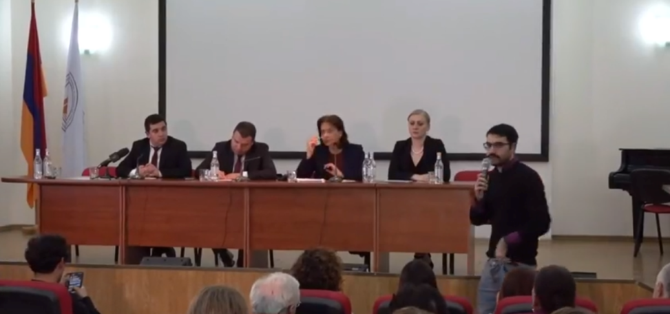 Ես հասկանում եմ, որ իշխանությունը պահելու համար դա շատ լավ է, բայց մի արեք այդպես․ Բրյուսովի ուսանողը՝ պաշտոնյային