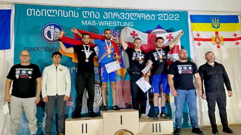 Артем Айвазян одержал победу в чемпионате по армрестлингу