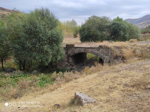 Բերդկունք ամրոց, Սելիմի քարավանատուն, Աղնջաձորի կամուրջներ՝  տեխնիկական վիճակն անբավարար է