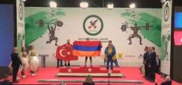 Турецкий тяжелоатлет отказался пожимать руку армянскому чемпиону Гарику Карапетяну