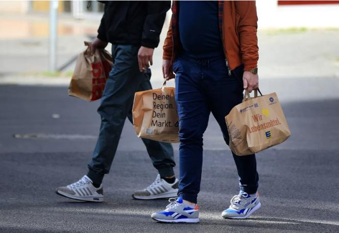 Soaring cost-of-living crisis brings back 1970s shopping habits in Europe