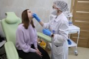 В Москве начали вакцинировать от COVID-19 назальной вакциной «Спутник»