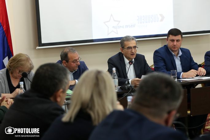 Expert: Armenian authorities 'washed their hands' of Artsakh
