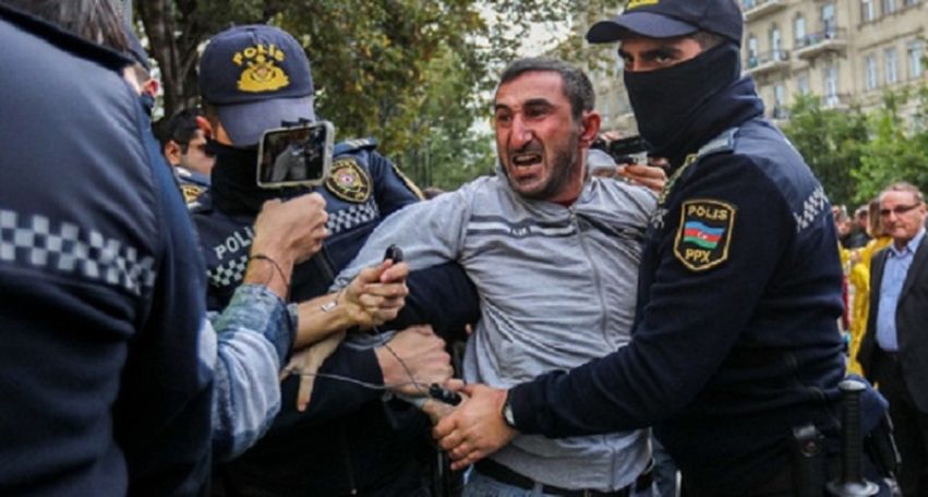 Полиция жестко подавила акцию протеста в Баку: в первые же минуты были задержаны несколько десятков человек