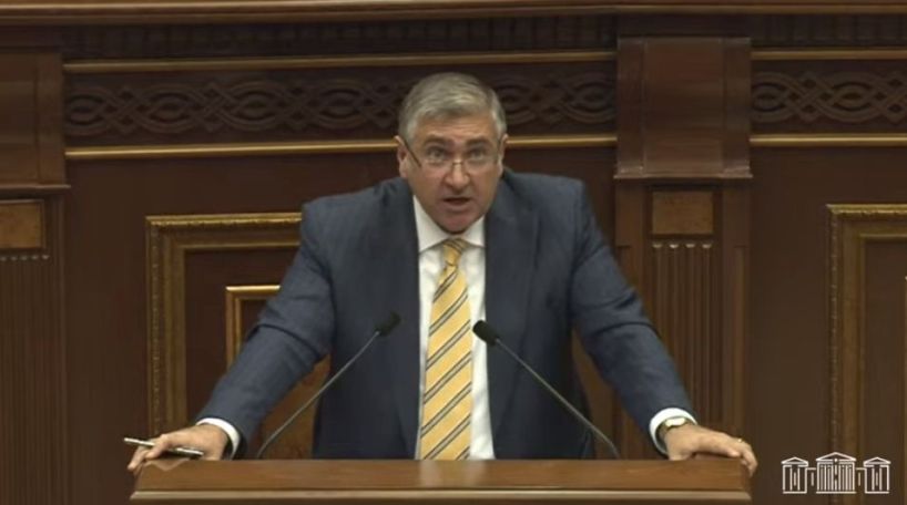 Գոյութենական սպառնալիք ունեցող երկրում, չի կարող Երևանի կենտրոնում պարեկն ավելի բարձր աշխատավարձ ստանալ, քան սահմանի զինծառայողը. Արթուր Խաչատրյան