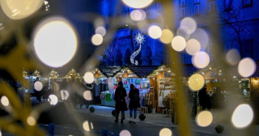 В городах Европы на фоне энергетического кризиса начался рождественский сезон