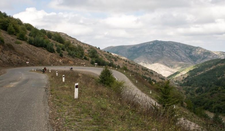 Группа азербайджанцев перекрыла трассу Степанакерт-Горис