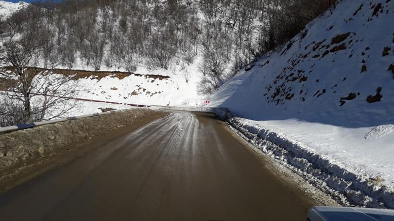 Ряд дорог в Армении остаются труднопроходимыми из-за снега