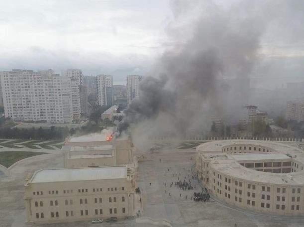 В результате пожара в Академии Госпогранслужбы в Баку госпитализированы 14 человек