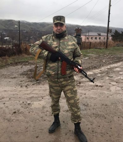 Капитан резерва ВС Азербайджана сегодня решил сыграть в «эколога»