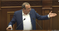Լոլոներ եք կարդում, թե գնացեք, ռուսներից պահանջեք. Արծվիկ Մինասյանը՝ իշխանությանը