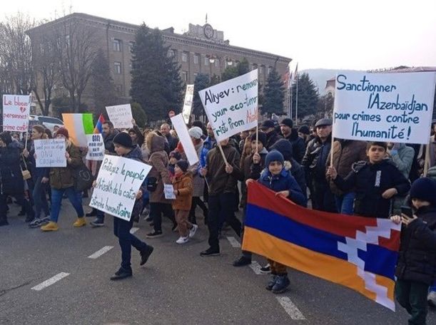 Жители Арцаха шествием направились к посту РМК