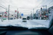 Из-за сильного снегопада в Японии погибли 17 человек