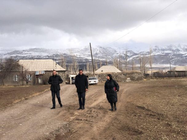 Tatoyan Foundation members pay new visit to Armenian border villages