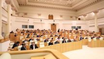 Վրաստանում պատգամավորների աշխատավարձից 80 հազար լարի է պահվել՝ բացակայելու պատճառով