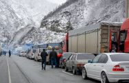 Stepantsminda-Larsi road closed to trucks