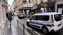 Man with knife wounds several at Paris station