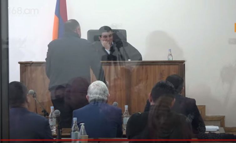 Ամրամ Մակինյանը դատարանին ներկայացրեց «դիզելի գործով» վկայի գործունեությանը վերաբերող փաստաթղթեր