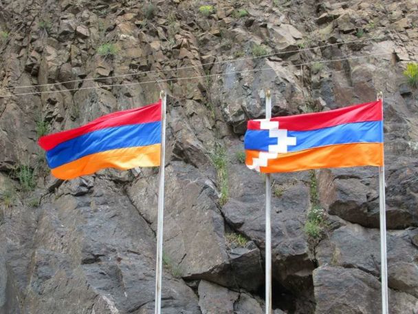 Акоп Акопян: Арцах борется, армяне будут жить