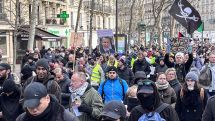 В Париже проходит массовая забастовка против повышения пенсионного возраста