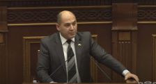 Մարտուն Գրիգորյանը ՔՊ-ական «աղջնակին» խորհուրդ տվեց սրբազանի անունը տալուց իրեն կոռեկտ պահել