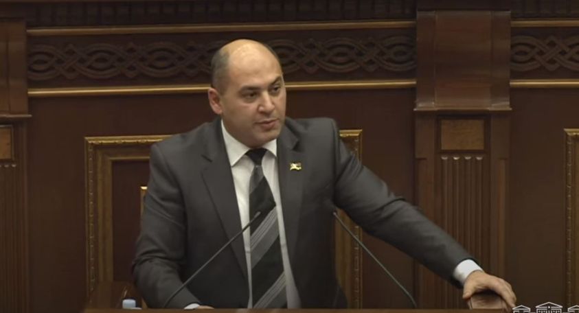 Մարտուն Գրիգորյանը ՔՊ-ական «աղջնակին» խորհուրդ տվեց սրբազանի անունը տալուց իրեն կոռեկտ պահել