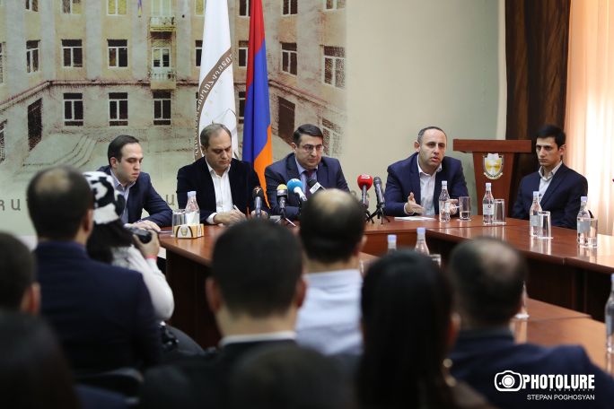 Հետ ենք գնում 90-ականներ թվականներ. Փաստաբան