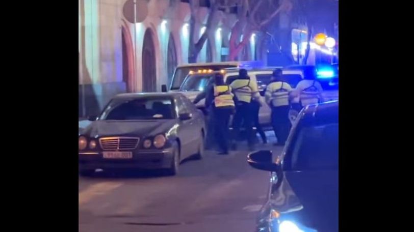 Задержан не подчинявшийся патрульным на Площади Республики в Ереване 25-летний водитель автомобиля Hummer