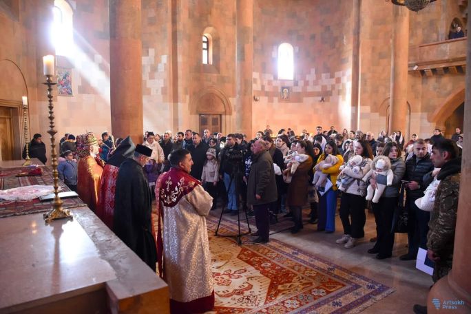 В действующих церквях Арцахской епархии ААЦ отслужена Св. Литургия