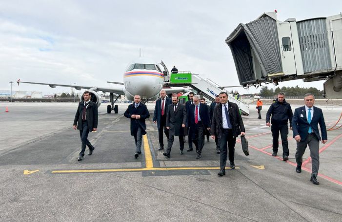 Armenian FM arrives in Ankara