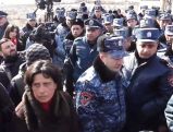 Police in Yerevan detain over 20 residents of former Defense Ministry building