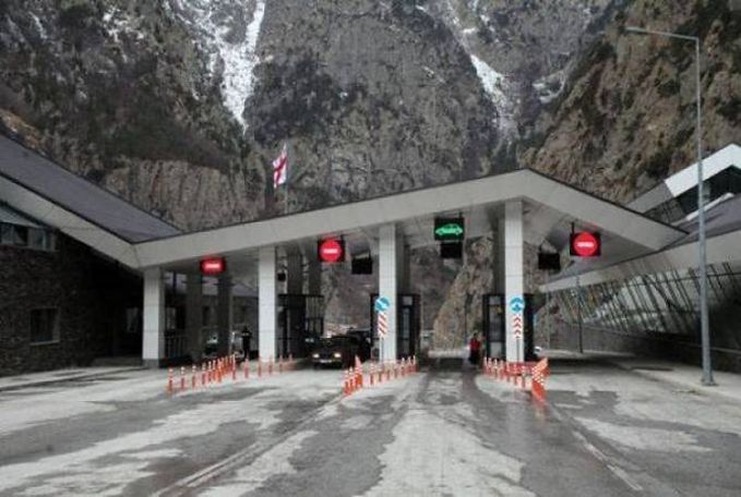 Автодорога Степанцминда-Ларс закрыта для грузовых автомобилей