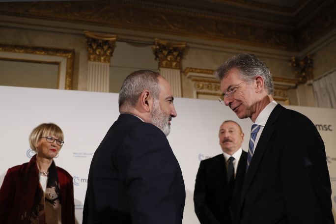 Արտակ Զաքարյան. Դժվար է անխելք գառան դիրքերից թրփոշացած գայլին պատասխանելը
