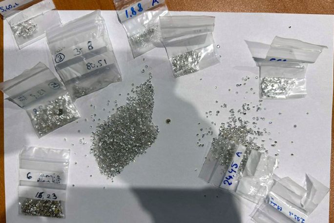 Armenian customs officers foil diamond smuggling attempt